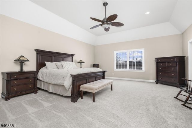 4 Steinbeck Ct, Alexandria Twp., NJ 08848