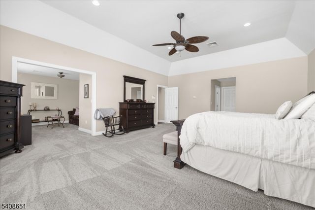 4 Steinbeck Ct, Alexandria Twp., NJ 08848