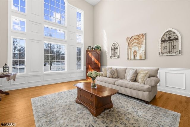 4 Steinbeck Ct, Alexandria Twp., NJ 08848