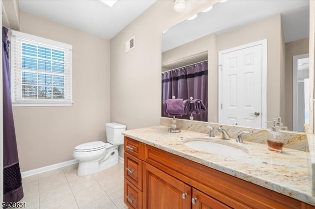 4 Steinbeck Ct, Alexandria Twp., NJ 08848