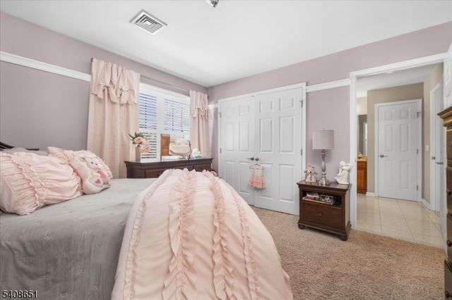 4 Steinbeck Ct, Alexandria Twp., NJ 08848