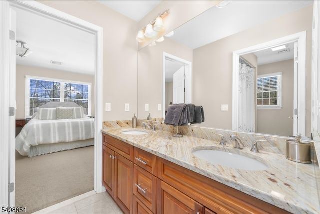 4 Steinbeck Ct, Alexandria Twp., NJ 08848