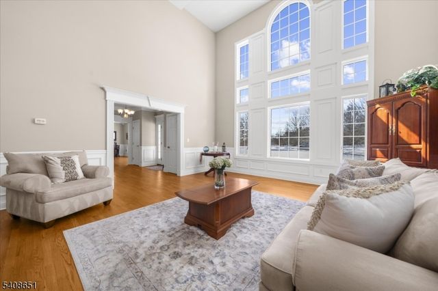 4 Steinbeck Ct, Alexandria Twp., NJ 08848