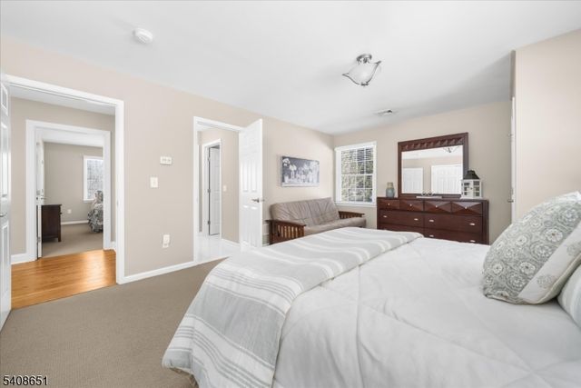 4 Steinbeck Ct, Alexandria Twp., NJ 08848