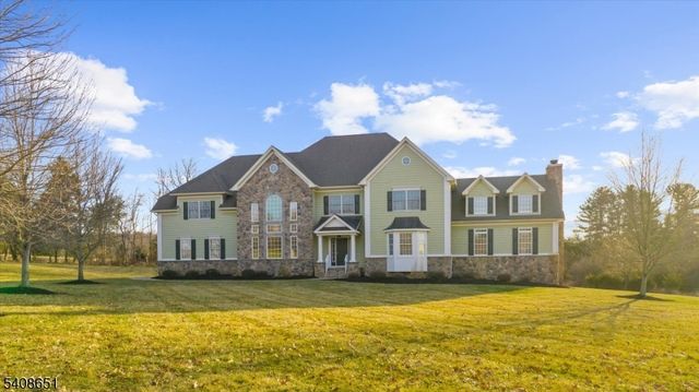 4 Steinbeck Ct, Alexandria Twp., NJ 08848