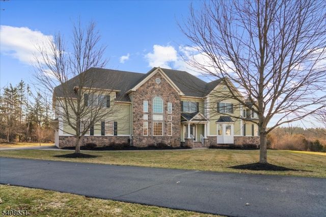 4 Steinbeck Ct, Alexandria Twp., NJ 08848