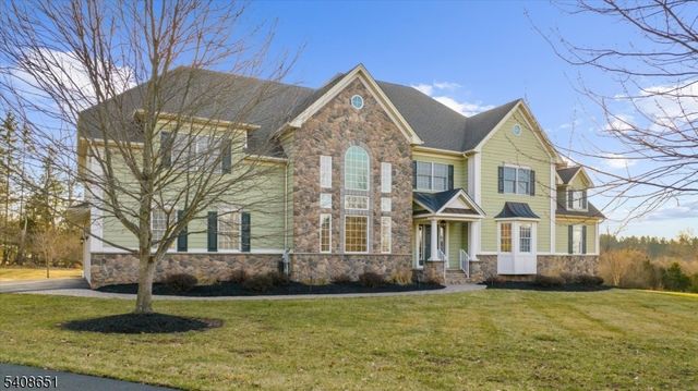 4 Steinbeck Ct, Alexandria Twp., NJ 08848