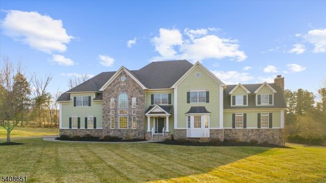 4 Steinbeck Ct, Alexandria Twp., NJ 08848