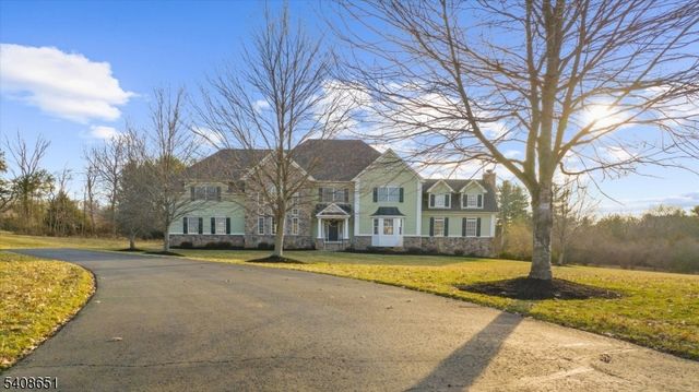 4 Steinbeck Ct, Alexandria Twp., NJ 08848