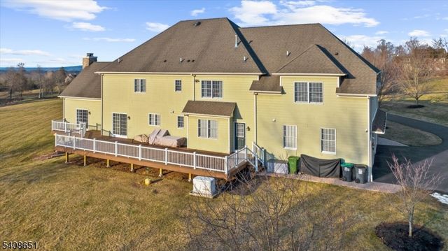 4 Steinbeck Ct, Alexandria Twp., NJ 08848