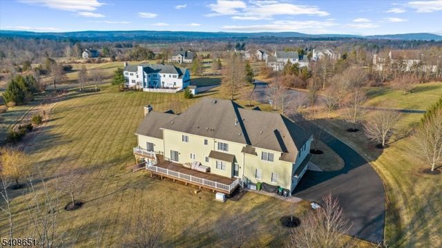 4 Steinbeck Ct, Alexandria Twp., NJ 08848