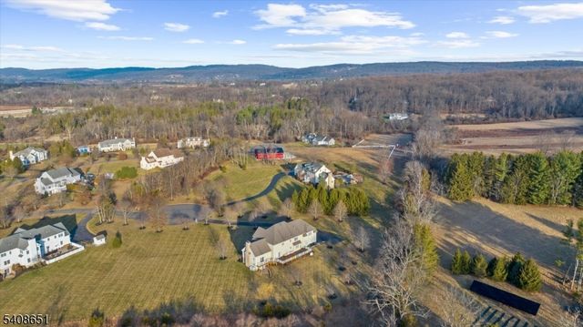 4 Steinbeck Ct, Alexandria Twp., NJ 08848