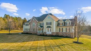 4 Steinbeck Ct, Alexandria Twp., NJ 08848