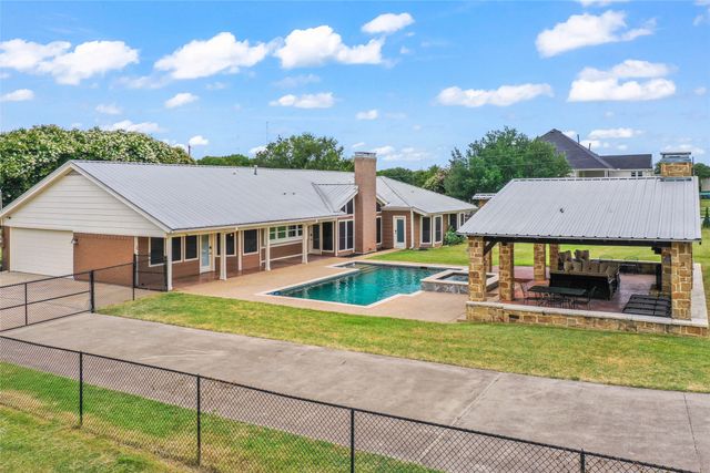 2910 Eagles Nest Court, Midlothian, TX 76065