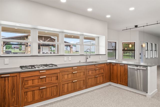 2910 Eagles Nest Court, Midlothian, TX 76065