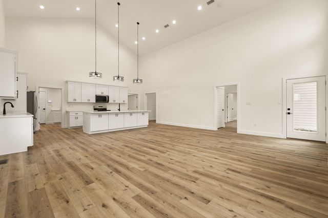 288 W Canterbury Drive, Bronston, KY 42518