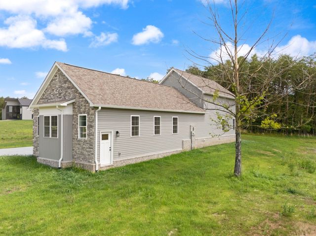 288 W Canterbury Drive, Bronston, KY 42518