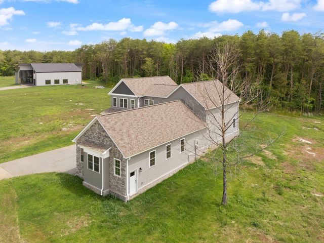 288 W Canterbury Drive, Bronston, KY 42518
