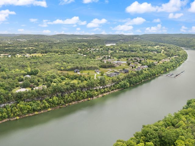 288 W Canterbury Drive, Bronston, KY 42518