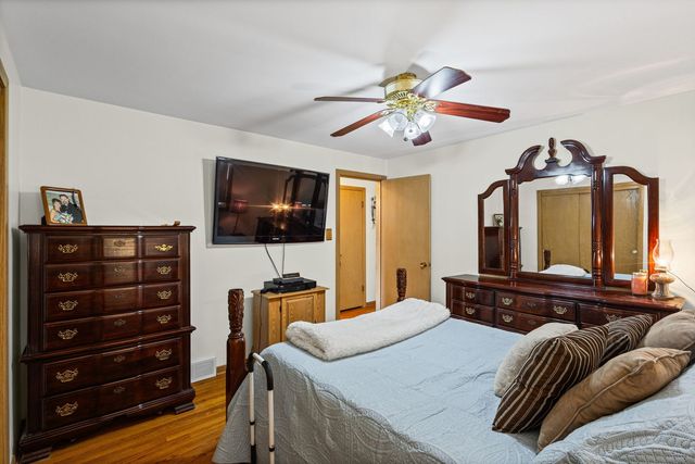 8318 S Keeler Avenue, Chicago, IL 60652