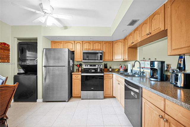 1101 Colony Point Cir 422, Pembroke Pines, FL 33026