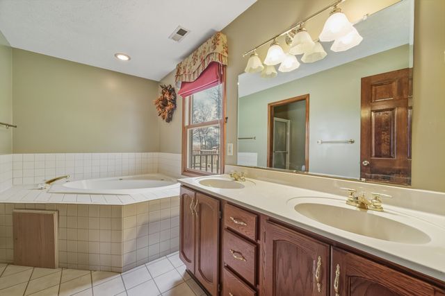 948 BATTLEFIELD BLUFF DR, New Market, VA 22844