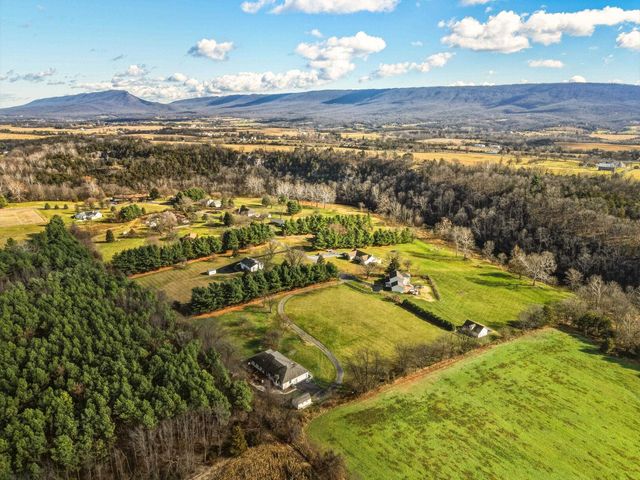 948 BATTLEFIELD BLUFF DR, New Market, VA 22844