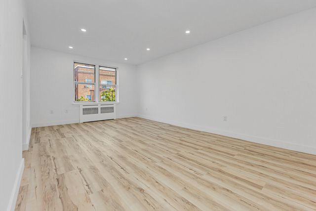 6714 108th St Apt 6D, New York City, NY 11375
