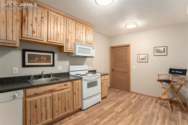 5771 Windridge Point, Colorado Springs, CO 80908