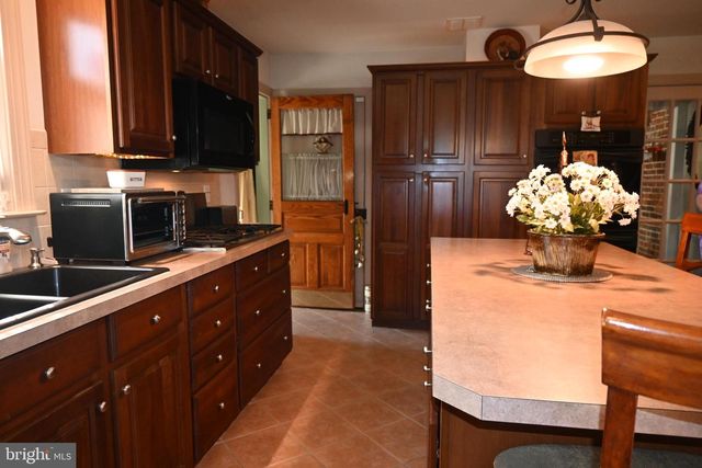 2420 ALLENTOWN RD, Quakertown, PA 18951