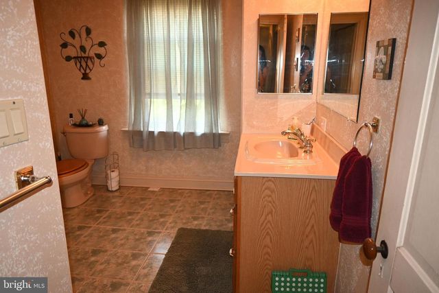 2420 ALLENTOWN RD, Quakertown, PA 18951