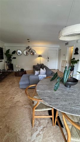 4713 NW 7th St 205-1, Miami, FL 33126