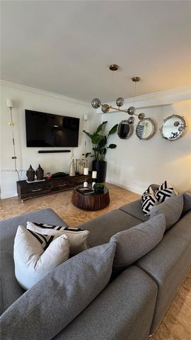 4713 NW 7th St 205-1, Miami, FL 33126