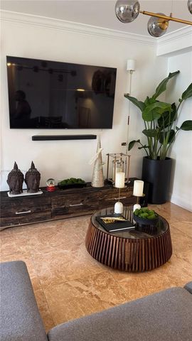 4713 NW 7th St 205-1, Miami, FL 33126