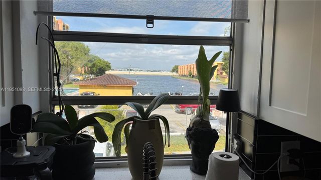 4713 NW 7th St 205-1, Miami, FL 33126