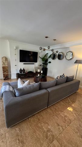 4713 NW 7th St 205-1, Miami, FL 33126