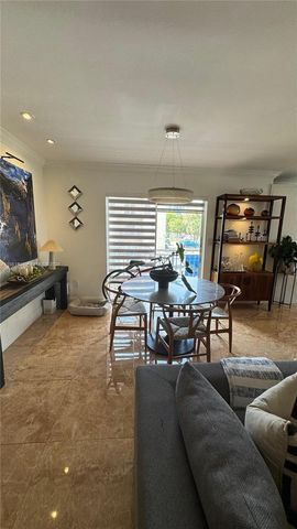 4713 NW 7th St 205-1, Miami, FL 33126