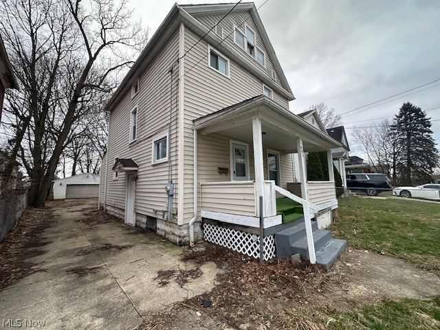 483 Douglas Street, Akron, OH 44307