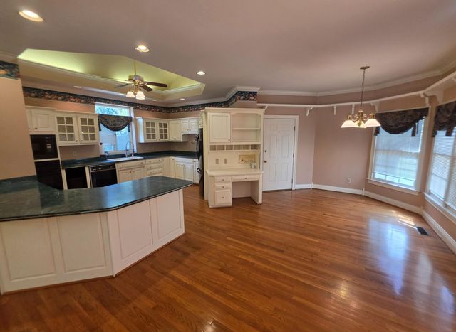 2392 The Woods Lane, Lexington, KY 40502