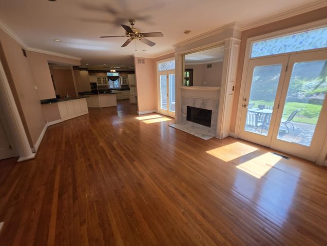 2392 The Woods Lane, Lexington, KY 40502