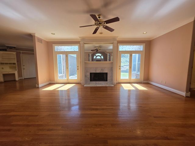 2392 The Woods Lane, Lexington, KY 40502