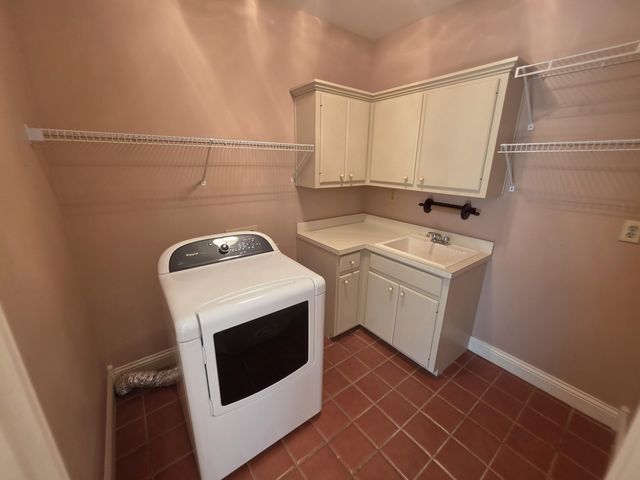 2392 The Woods Lane, Lexington, KY 40502