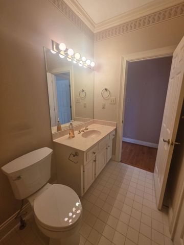 2392 The Woods Lane, Lexington, KY 40502