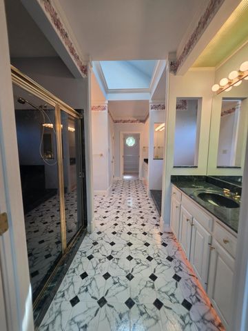 2392 The Woods Lane, Lexington, KY 40502