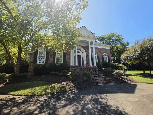 2392 The Woods Lane, Lexington, KY 40502