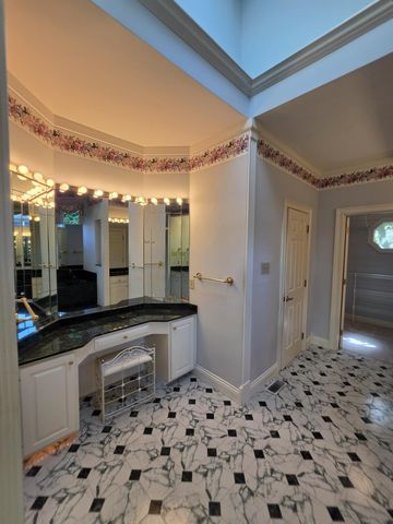 2392 The Woods Lane, Lexington, KY 40502