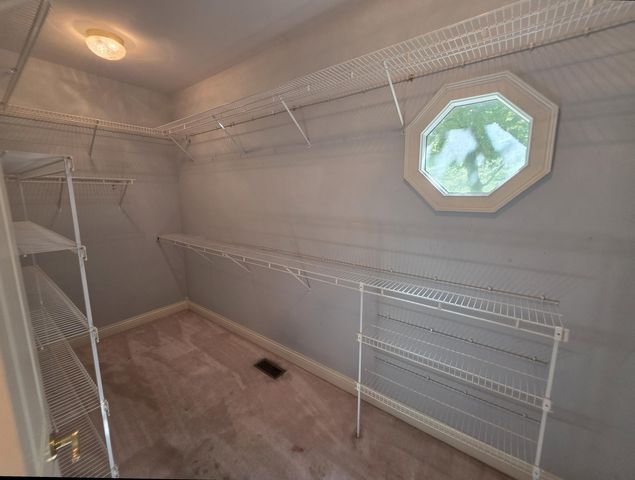2392 The Woods Lane, Lexington, KY 40502