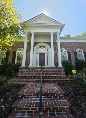 2392 The Woods Lane, Lexington, KY 40502