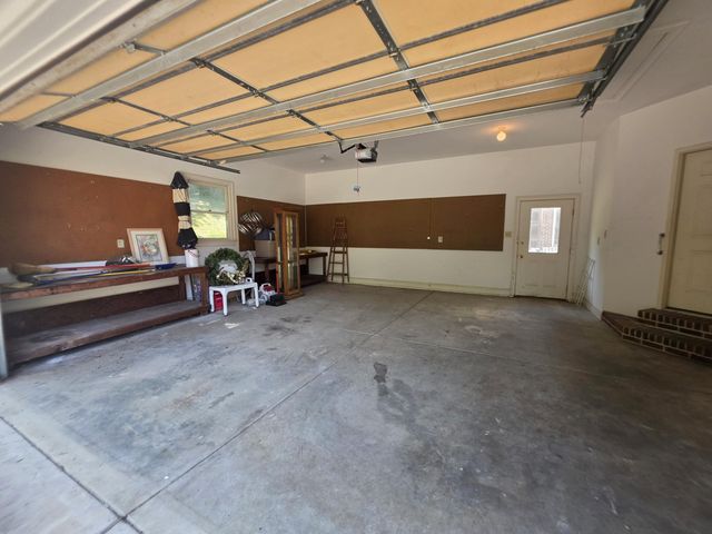 2392 The Woods Lane, Lexington, KY 40502
