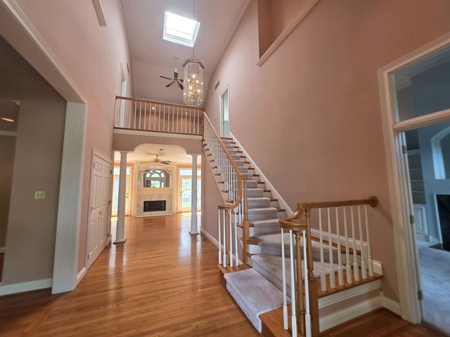 2392 The Woods Lane, Lexington, KY 40502
